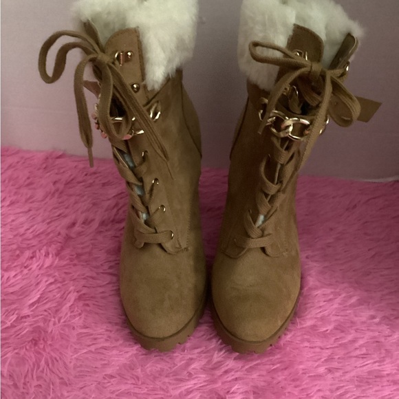 SUEDE LACE BOOTS SIZE 8.  4” HEEL WITH CUFF AND TONGUE FAUX FUR SHOEDAZZLE - Picture 1 of 6